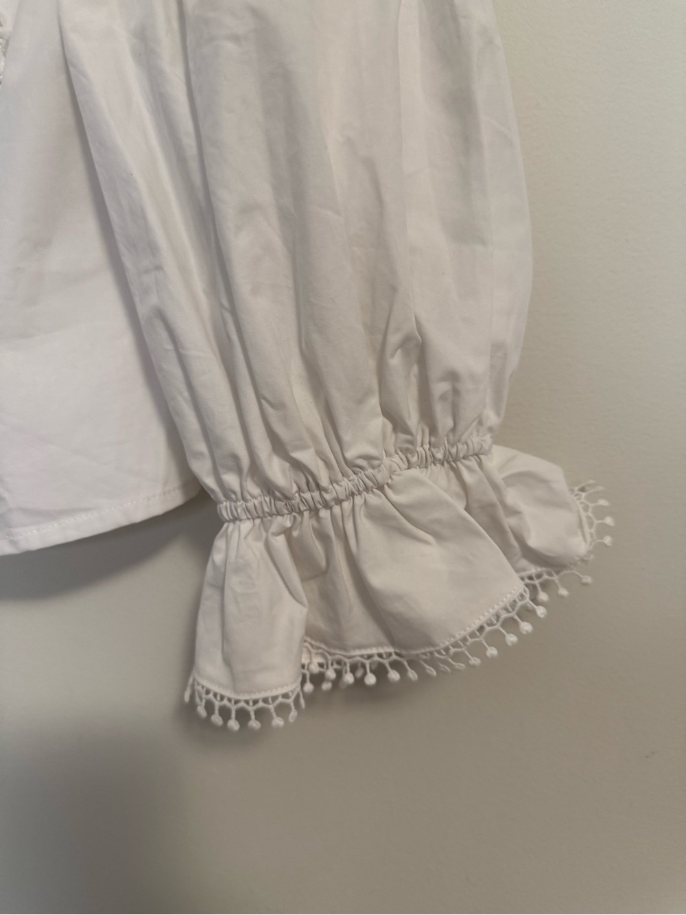 Kourt White Lace-Trim Puff Sleeve Blouse - Picture 2 of 6
